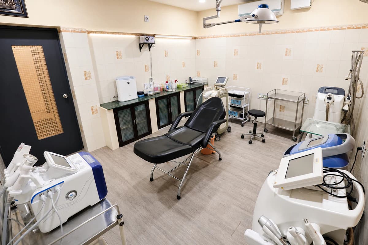 Multiple clinical treatment machines inside Radiance Clinics